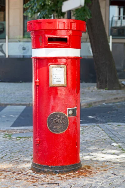 Лиссабон Португалия Июня 2018 Года Традиционный Красный Португальский Почтовый Ящик — стоковое фото