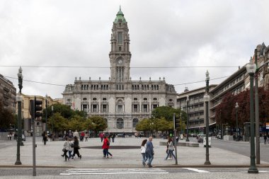 Porto, Portekiz - Haziran 03 2018: Avenida dos Aliados 'da belediye binası.