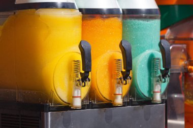 Granita (bazı ülkelerde Slush veya Slurpee olarak da bilinir), gençlerde çok popüler olan bir buzlu içecek..