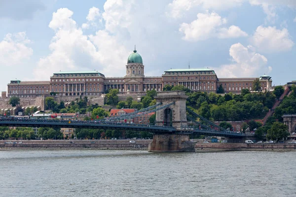 Budapeşte Macaristan Haziran 2018 Szechenyi Zinciri Köprüsü Arkasında Buda Kalesi — Stok fotoğraf
