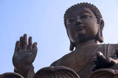 Hong Kong, Lantau Adası 'ndaki Po Lin Manastırında Tian Tan Buddha' nın bronz heykeli..