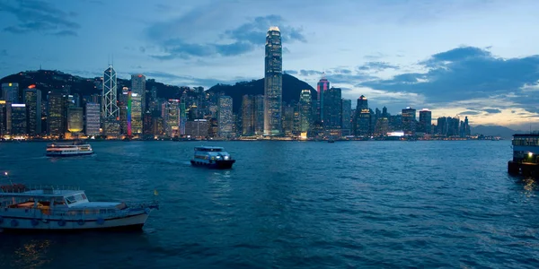 Victoria Limanı Alacakaranlıkta Hong Kong Gün Batımını Dileyin — Stok fotoğraf