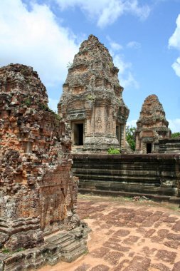 Doğu mebon vasıl angkor Kamboçya 10.asır tapınağıdır. Kral saltanatı sırasında inşa edilen rajendravarman şimdi kuru Doğu baray baraj gölünün ortasındaki yapay ada neydi standları.