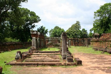 Doğu mebon vasıl angkor Kamboçya 10.asır tapınağıdır. Kral saltanatı sırasında inşa edilen rajendravarman şimdi kuru Doğu baray baraj gölünün ortasındaki yapay ada neydi standları.