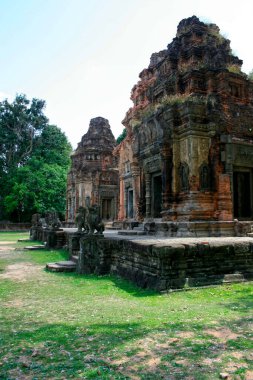 Preah Ko, Angkor, Kamboçya 'daki ana tapınak grubunun 15 kilometre güneydoğusundaki Hariharalaya şehrinde (bugün Roluos olarak adlandırılan bölgede) inşa edilen ilk tapınaktı..