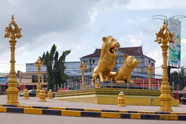Sihanoukville Camboya Agosto 2018 Rotonda Los Leones Dorados Centro Ciudad —  Fotos de Stock