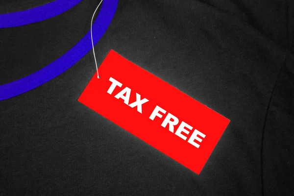 Gri Mavi Tişörtlerde Kırmızı Etiket Beyaz Yazılı Vergiler — Stok fotoğraf