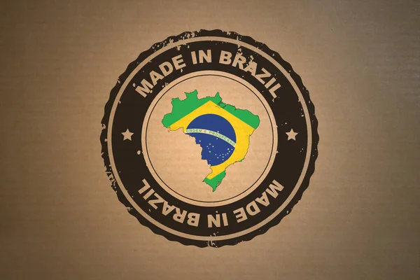 中间印有巴西制造的复古风格邮票的棕色纸包括了巴西的地图和国旗 — 图库照片