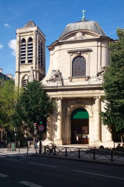 Paris, Fransa - 14 Ağustos 2017: Saint-Nicolas-du-Chardonnet, Fransa 'nın başkenti Paris' te yer alan bir Katolik kilisesidir..