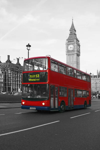 Färg Isolerad Röd Dubbeldäckare Buss Nära Big Ben London Svart — Stockfoto