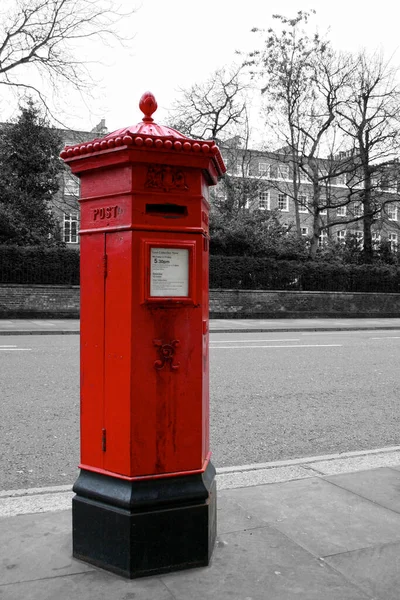 Szín Elszigetelt Viktoriánus Hatszögletű Piros Nyilvános Postaláda Penfold Típusú Londonban — Stock Fotó