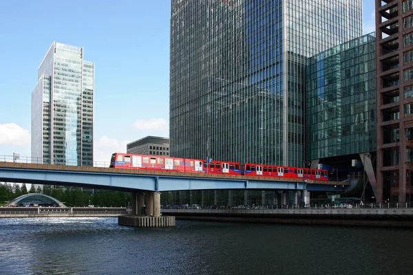 London Förenade Kungariket Juni 2007 Tåg Från Dlr Linjen Som — Stockfoto