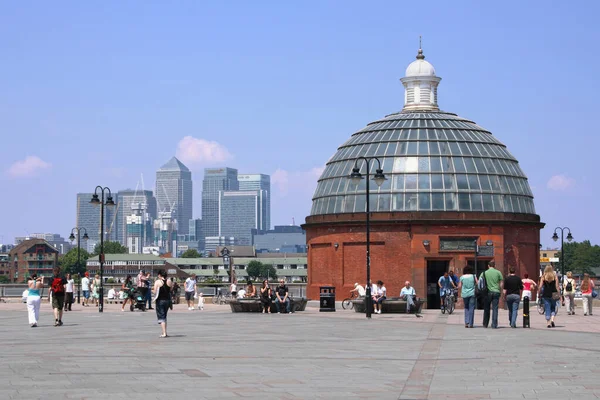 London England Juni 2007 Utanför Fottunneln Greenwich Med Canary Wharf — Stockfoto