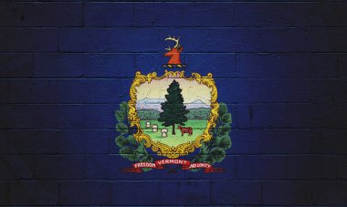 Vermont bayrağı cüruf bloğu duvarına boyanmış.