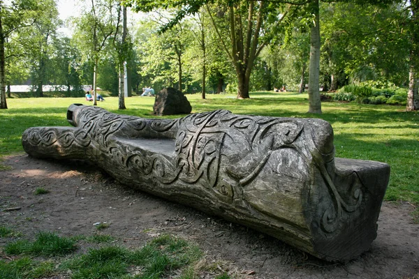 Bench Carved Tree Trunk Bute Park Cardiff Castle — Stock Photo, Image
