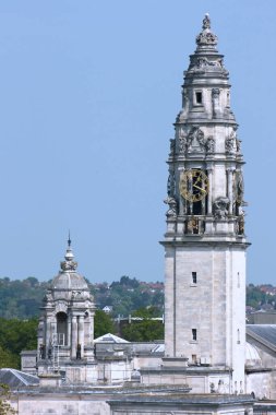 Belediye binası, Cardiff, Galler 'deki Cathays Park' ta bulunan ve Ekim 1906 'da açıldığından beri Cardiff' in yerel yönetim merkezi olarak hizmet veren bir kamu binasıdır. Portland taşından yapılmıştır. Edwardian Barok tarzının önemli bir örneğidir..