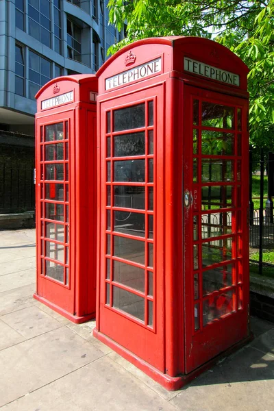 Två Traditionella Brittiska Röda Telefonkiosker London — Stockfoto