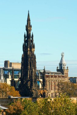 Scott anıt İskoç yazar Sir Walter Scott Victoria Gotik bir anıtıdır. Dünyada bir yazar için en büyük anıtıdır.