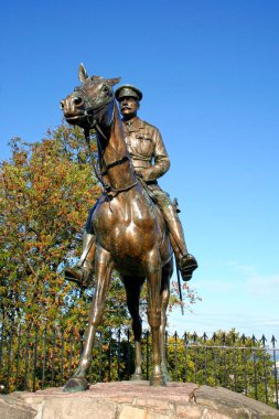 Edinburgh, İskoçya 'da Earl Haig' in heykeli. Heykel 1923 yılında George Edward Wade tarafından yapıldı..