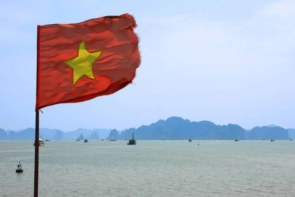 Vietnamese Flag Waving Deck Junk Shipin Long Bay — Stock Photo, Image