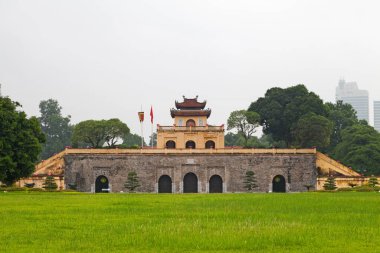 Hanoi, Vietnam - 18 Ağustos 2018: Thang Long İmparatorluk Kalesi, Hanoi, Vietnam 'ın merkezinde yer almaktadır. Hanoi Kalesi olarak da bilinir..