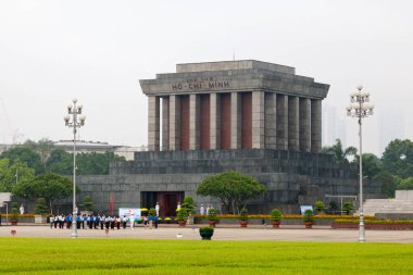 Hanoi, Vietnam - 18 Ağustos 2018: Ho Chi Minh Mozolesi, Vietnam 'ın Hanoi şehrinde Vietnamlı devrimci lider Ho Chi Minh' in ebedi istirahatgahıdır..