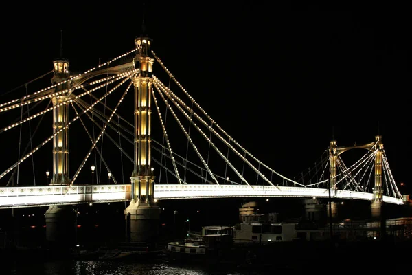 Albert Bridge Londres Por Noche Con Reflejo Río Támesis —  Fotos de Stock