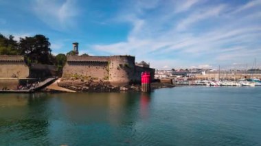 Surlu kasaba Concarneau, 15. ve 16. yüzyıllarda bir adaya inşa edilmiş bir kasabadır..