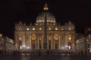 Aziz Peter Meydanı (İtalyanca: Piazza San Pietro, Latince: Forum Sancti Petri), Vatikan 'da Aziz Peter Bazilikası' nın tam önünde yer alan ve Roma 'nın batısında yer alan büyük bir plazadır..
