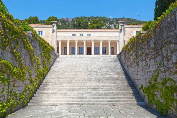 Split, Hırvatistan, 17 Nisan 2019: Mestroviç Galerisi heykeltıraş İvan Mestroviç 'in eski konutu ve stüdyosu. Şu anda eserlerini sergileyen bir sanat müzesi..