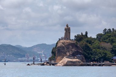 Xiamen, Çin - 14 Ağustos 2018 Gulangyu Adası 'ndaki Koxinga Heykeli (Zheng Chenggong).