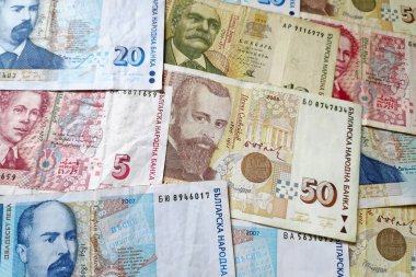 Arka plan olarak Bulgar Lev banknotları yığını.