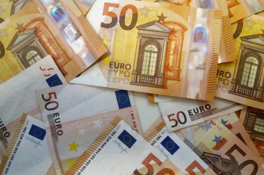 Elli Euro 'luk banknot yığınını kapat..