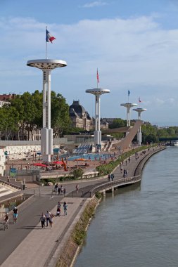 Lyon, Fransa - 10 Haziran 2018: Merkez Nautique Tony Bertrand nehir kenarında.
