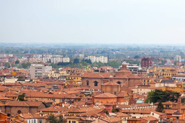 Saint Paolo Maggiore Kilisesi 'nin ve Bologna' daki Santissimo Salvatore Kilisesi 'nin hava manzarası..