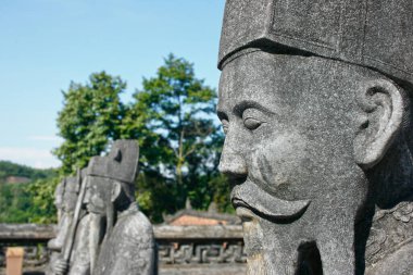 Hue, Vietnam 'daki Khai Dinh Mezarlığı' ndaki heykeller..