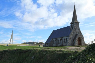 Notre-Dame-de-la-Garde, Normandiya 'daki Etretat' a bakan sahte d 'Amont' un tepesinde..