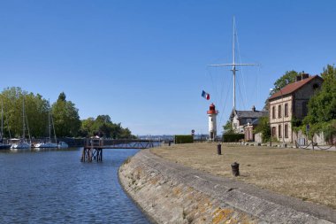 Honfleur, Normandiya 'daki La Morelle boyunca Doğu İskelesi' ndeki deniz feneri..