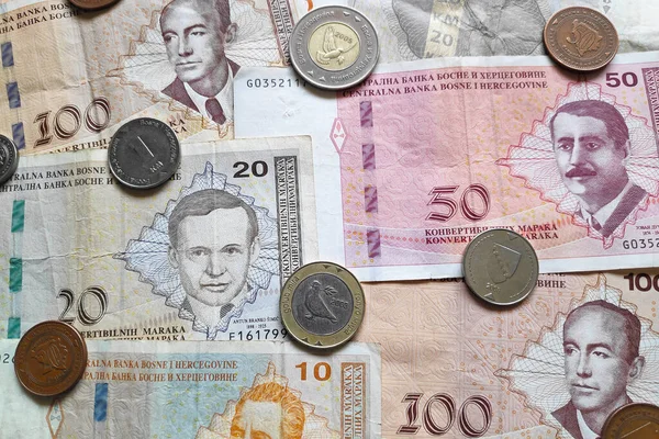 Stapel Converteerbare Bankbiljetten Munten Van Bosnië Herzegovina Als Achtergrond Rechtenvrije Stockfoto's