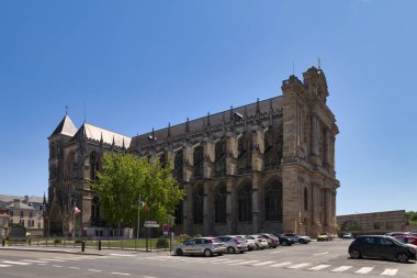 Chalons-en-Champagne, Fransa - 25 Haziran 2020: Chalons Saint-Etienne Katedrali şehir merkezinde yer alan ve Saint Etienne 'e adanmış bir katedraldir..