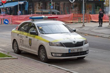 Chisinau, Moldova - 26 Haziran 2018: Politia devriyesinin polis arabası şehir merkezine park edildi.
