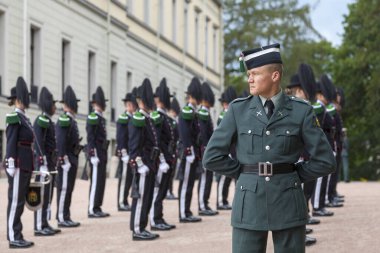 Oslo, Norveç - 26 Haziran 2019: Hans Majestet Kongens Garde (HMKG) Norveç Ordusu 'nun bir taburudur..