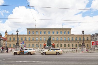Münih, Almanya - 30 Mayıs 2019: Bavyera Güzel Sanatlar Akademisi (Almanca: Bayerische Akademie der Schnen Knste), Bavyera 'da 1948 yılında kurulan tanınmış şahsiyetler birliği..