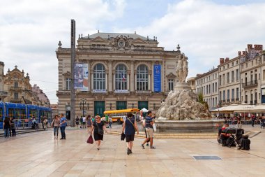 Montpellier, Fransa - Haziran 09 2018: The Opera national de Montpellier Languedoc-Roussillon (Opera Komedisi olarak da bilinir), şehir merkezindeki Place de la Comedie 'de bulunan bir opera binasıdır..