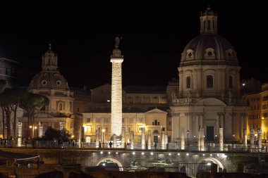 Geceleri Trajan Forumu, Chiesa SS Nome di Mara, Trajan Sütunu, Santa Maria di Loreto ve Le Domus Romane di Palazzo Valentini.