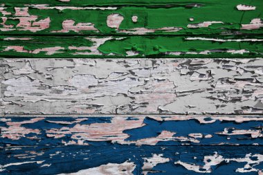 Sierra Leone bayrağı grunge ahşap bir tahtaya boyanmış..