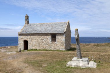 Saint-Samson Şapeli ve onun Landunvez sahilindeki haçı..