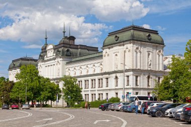 Sofya, Bulgaristan - 18 Mayıs 2019: Ulusal Galeri Meydanı 500, Alexander Nevsky Meydanı 'nda St. Alexander Nevsky Katedrali' nin karşısında yer alıyor.