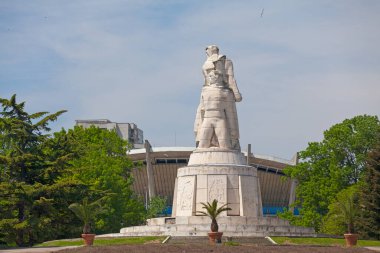 Varna, Bulgaristan - 16 Mayıs 2019: Pantheon kentin Deniz Bahçesi 'nde yer almaktadır. Anıt, 1923 'ten 1944' e kadar Varna ve bölgeden düşen faşist savaşçıların anısına inşa edildi..