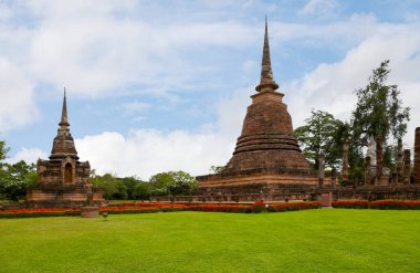 Wat Sa Si, Ramkhamhaeng Anıtı yakınlarında küçük bir tapınaktır. Wat Sa Si, Wat Mahathat, Sukhothai 'nin kuzeybatısındaki Traphang-Trakuan Gölü' nün tam ortasında yer almaktadır..